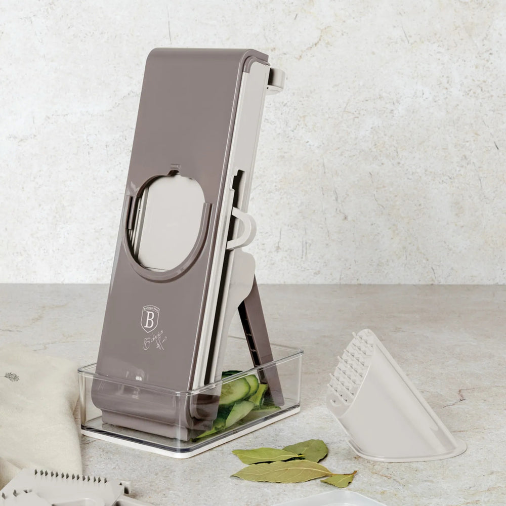 BerlingerHaus Mandoline / Gemüseschneider Taupe - mit Auffangbehälter