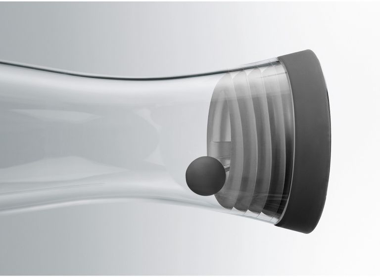 WMF Basic Wasserkaraf - Tropffrei - Schwarz / Silber - 1 Liter