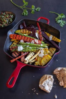 BK Topfset Bourgogne Chili Red Gietijzer 3-teilig - Bräter ø 24, 28 cm & Grillpfanne 26x26 cm - geeignet für alle Wärmequellen